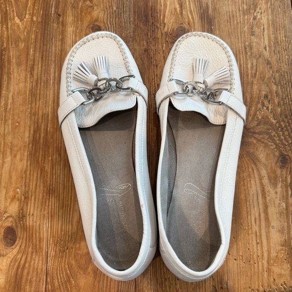 Aerosoles Super Soft White Leather Loafers Tassels &‎ Chain Women’s 9.5 EUC - Picture 8 of 8